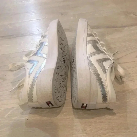 Tommy Hilfiger sneakers -white & silver/7 - Picture 4 of 6